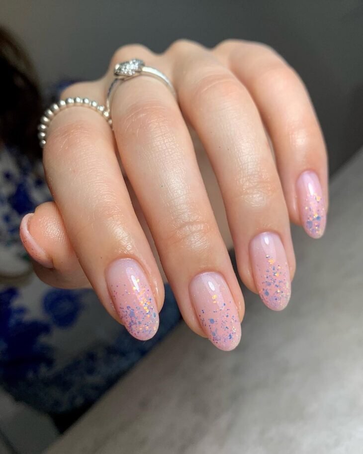 unha em gel redonda amendoada