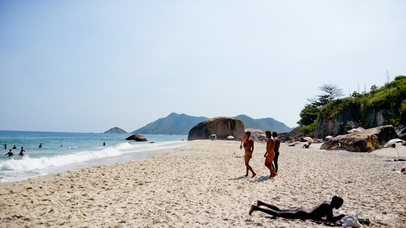 Regras e etiqueta para frequentar praias de nudismo