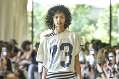 quanto custa um corte de cabelo cacheado com franja