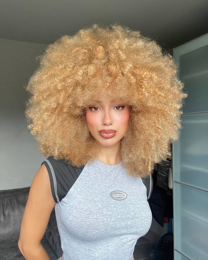 erros comuns ao cortar franja cacheada em casa