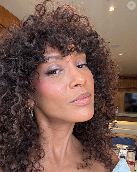 franja desfiada vs franja cortininha para cabelo cacheado