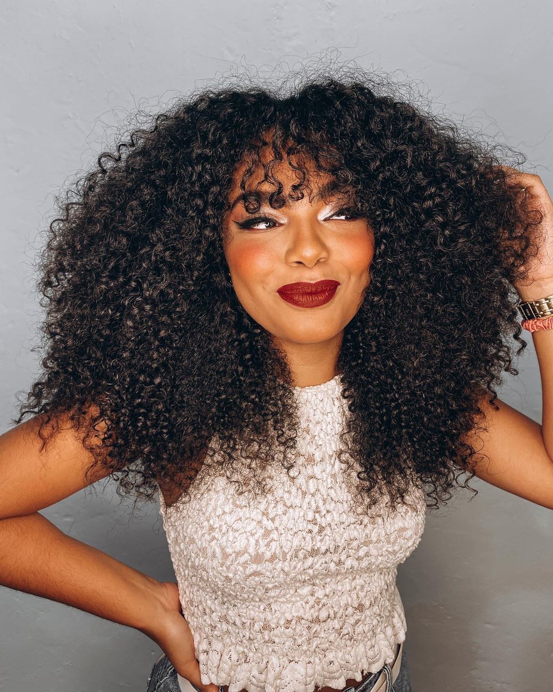 franja em cabelo cacheado