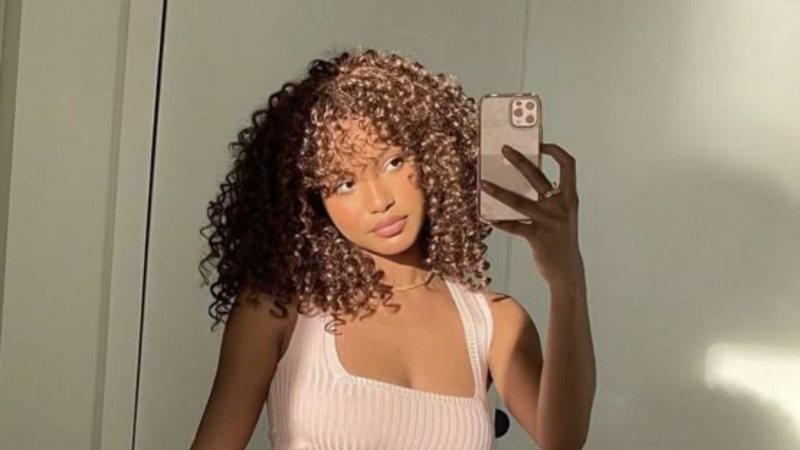 erros comuns ao cortar franja cacheada