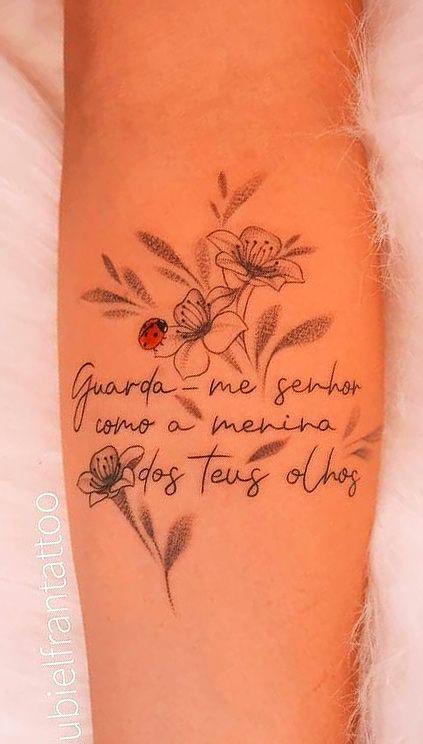 Tatuagens de Força e Fé: Mensagens de Empoderamento para Mulheres