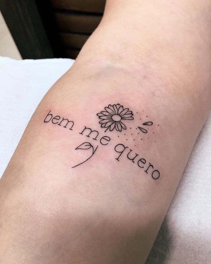 Top 10 Locais do Corpo para Tatuar Frases Femininas
