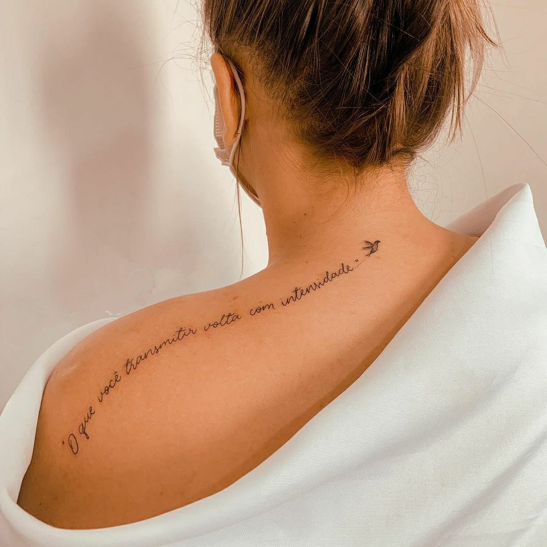 Top 10 Locais do Corpo para Tatuar Frases Femininas