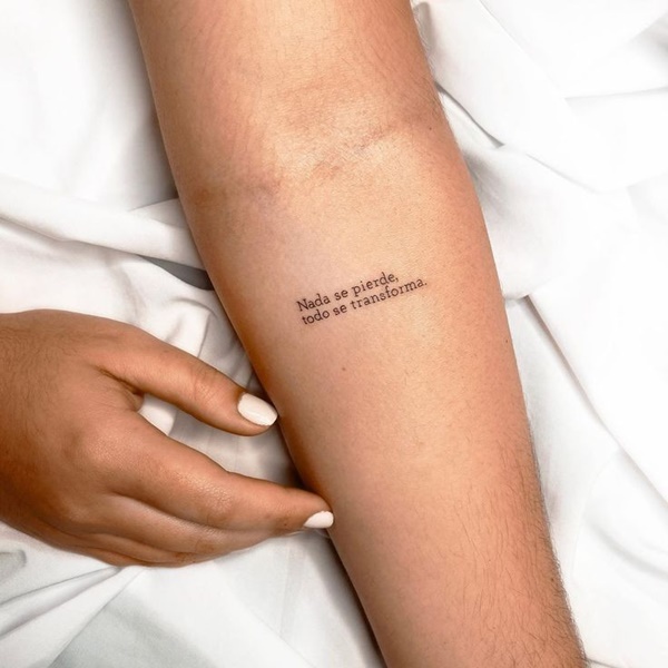 Guia Completo: Como Escolher a Frase Perfeita para Sua Tatuagem Feminina