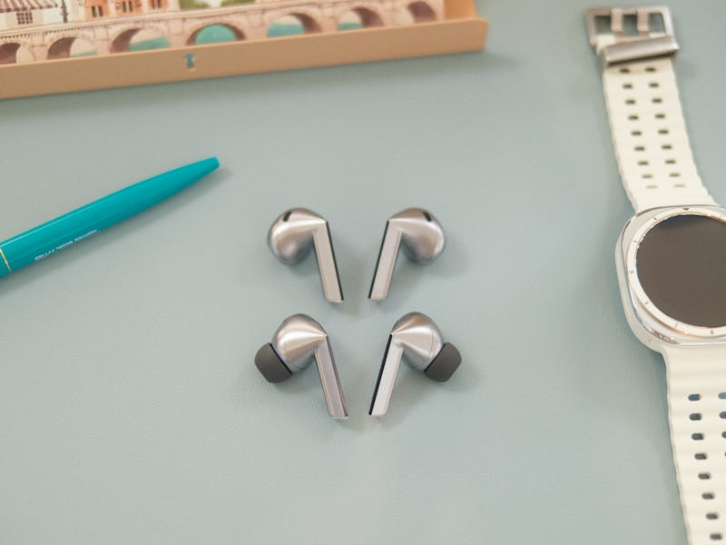 Galaxy Buds 3 vs AirPods 3