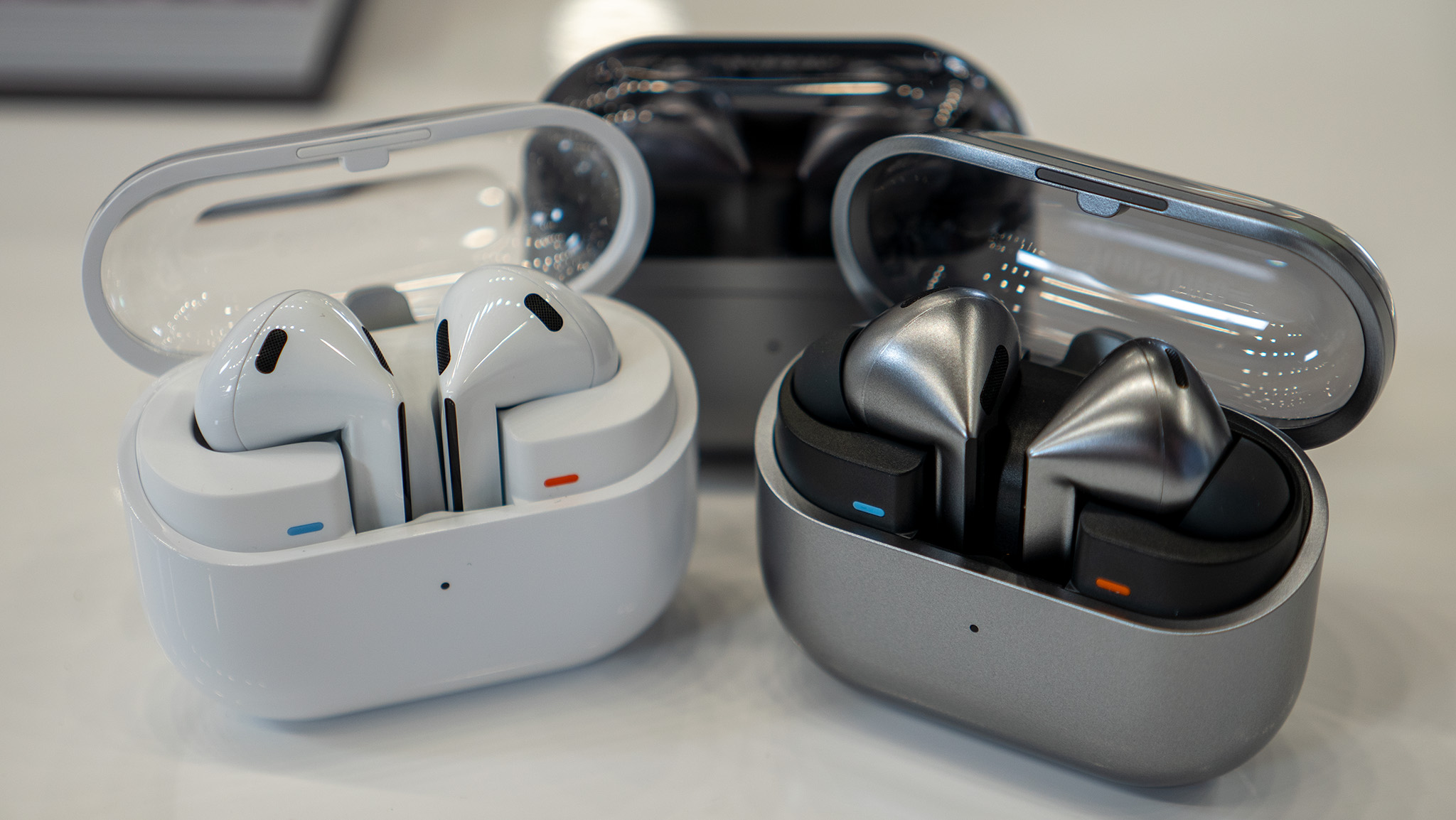 Novos fones Samsung com haste LED