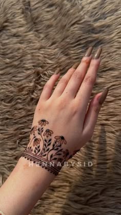 5 ideias de títulos:
1. Tatuagem de Henna: Guia Completo de Aplicação e Cuidados
2. Descubra a Arte do Mehndi: Inspirações e Dicas Essenciais
3. Henna Natural vs. Henna Preta: O Que Você Precisa Saber
4. Quanto Custa uma Tatuagem de Henna? Preços e Onde Encontrar
5. Mitos e Verdades sobre Tatuagens de Henna: Segurança em Primeiro Lugar