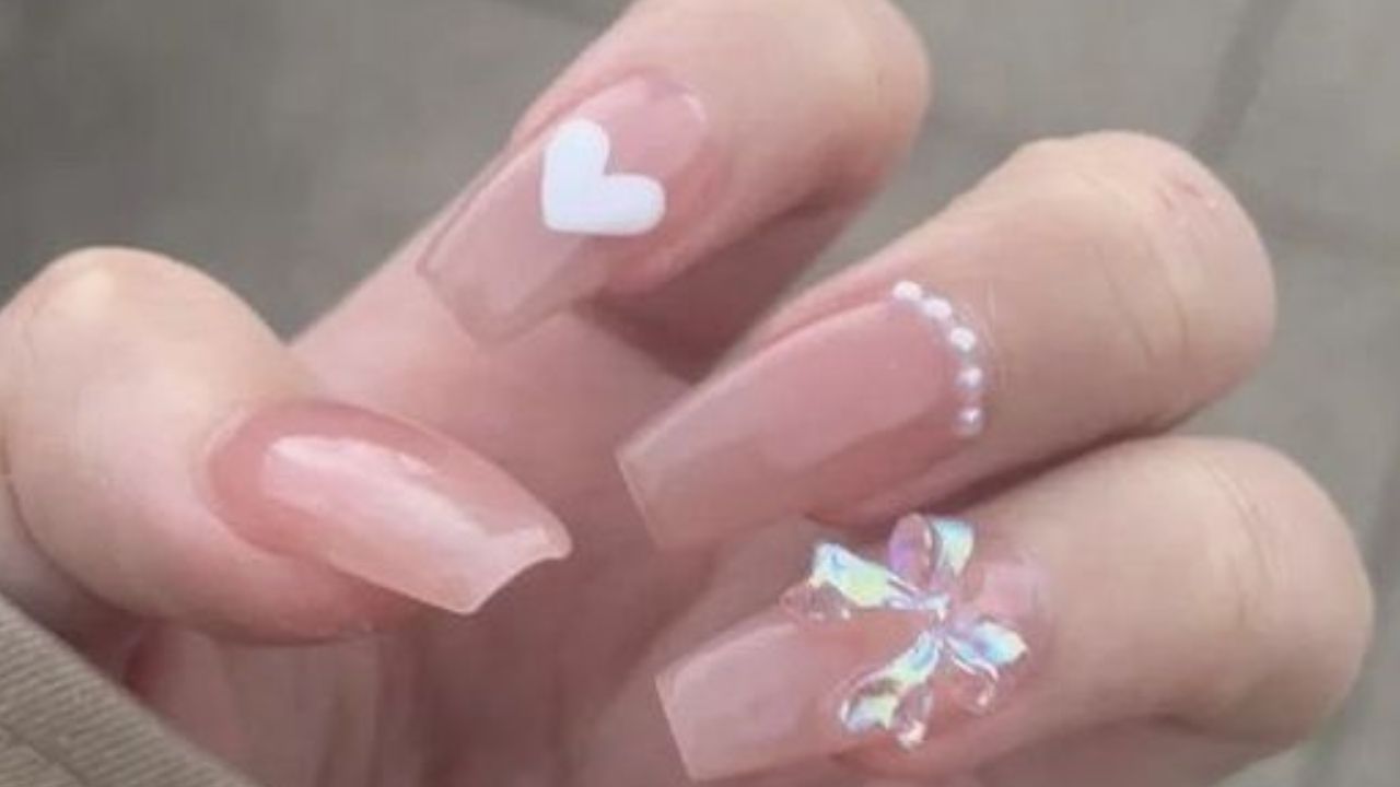 unhas postiças realistas vs. autocolantes qual a melhor