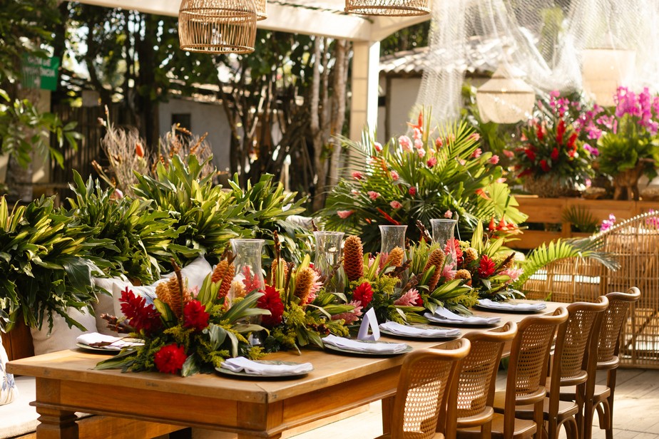 ideias arranjos de flores para sala