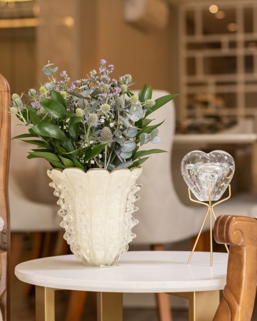 como fazer arranjo de flores secas para sala