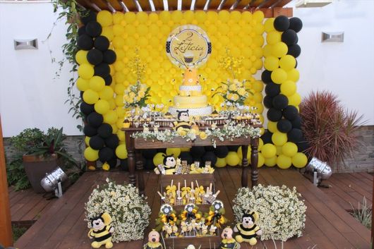 festa abelhinha aluguel ou faça você mesmo