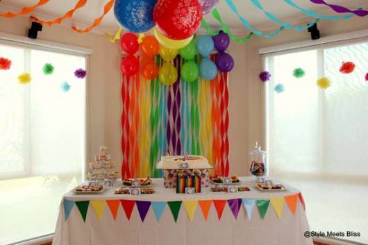 ideias criativas decoração balão papel crepom festa infantil