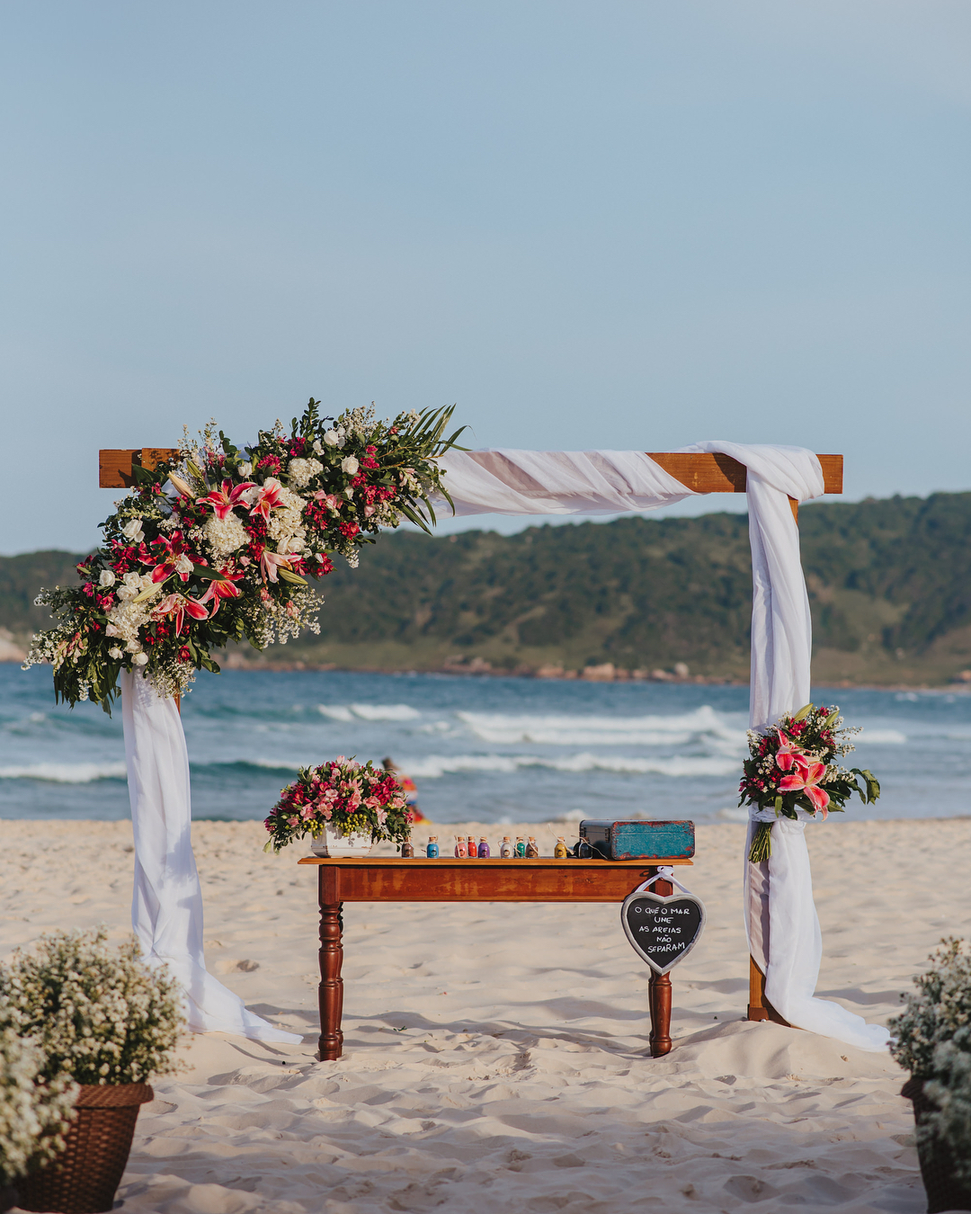 ideias criativas decoração casamento praia simples