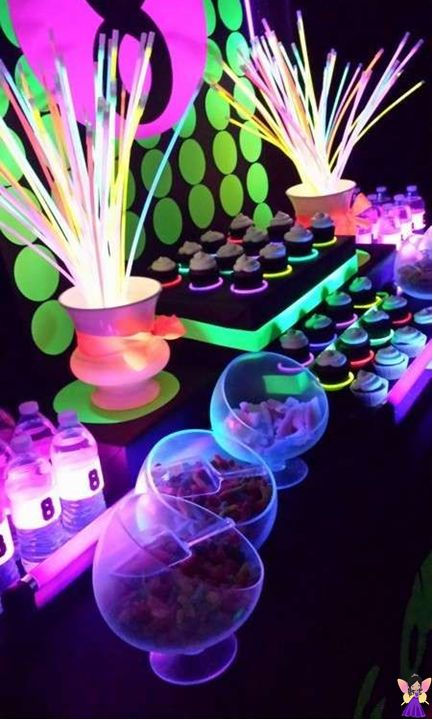 ideias criativas festa neon simples