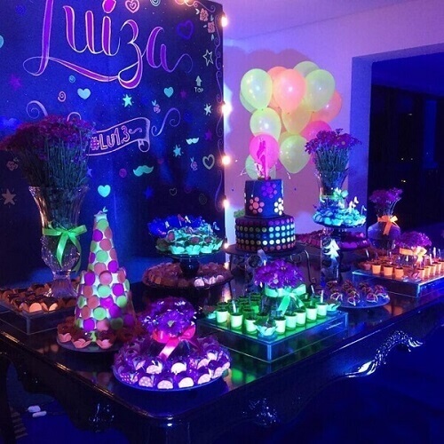 ideias criativas decoração festa balada neon