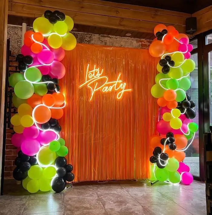 ideias criativas festa neon simples