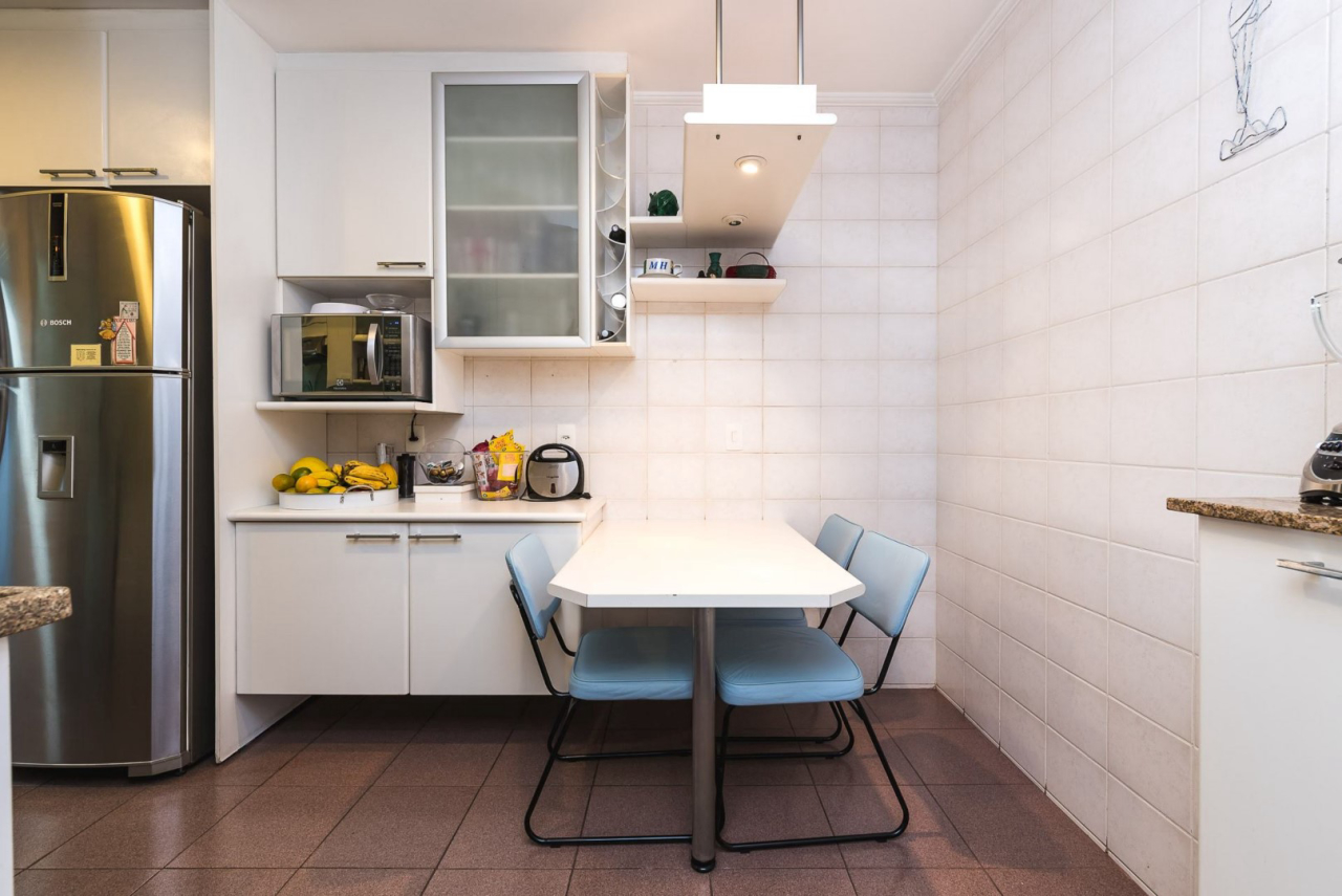 Móveis Multifuncionais: A Chave para uma Cozinha Pequena e Funcional