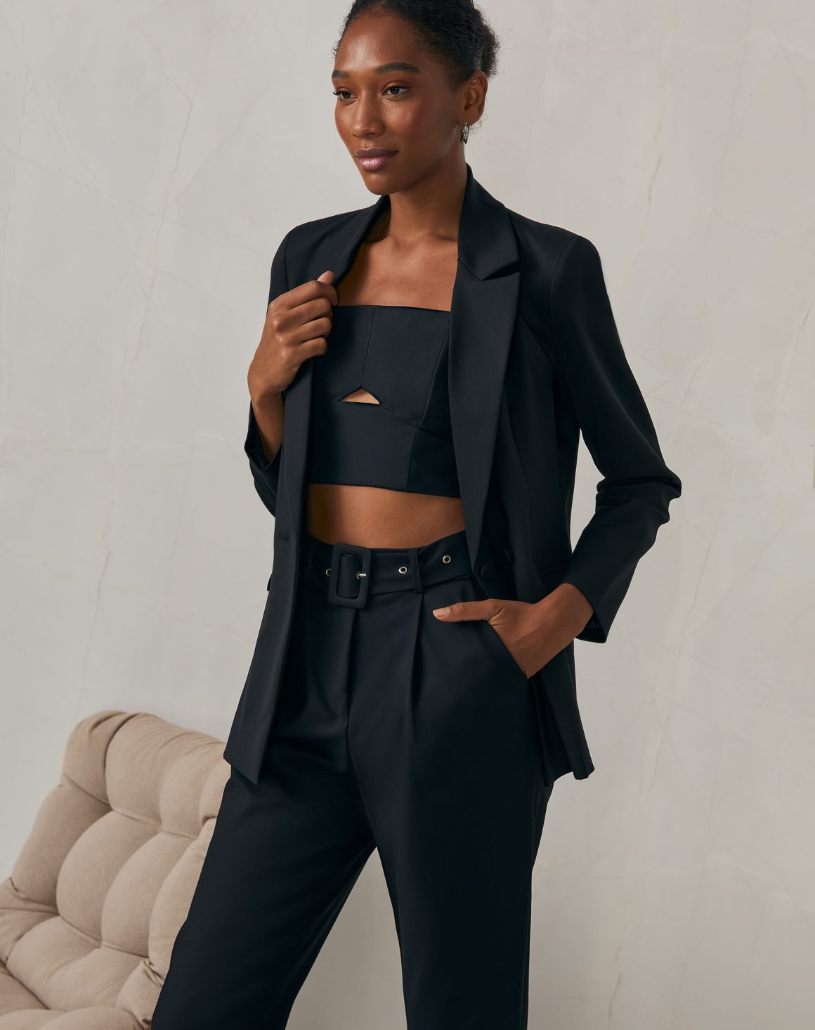 ideias de looks com peças atemporais