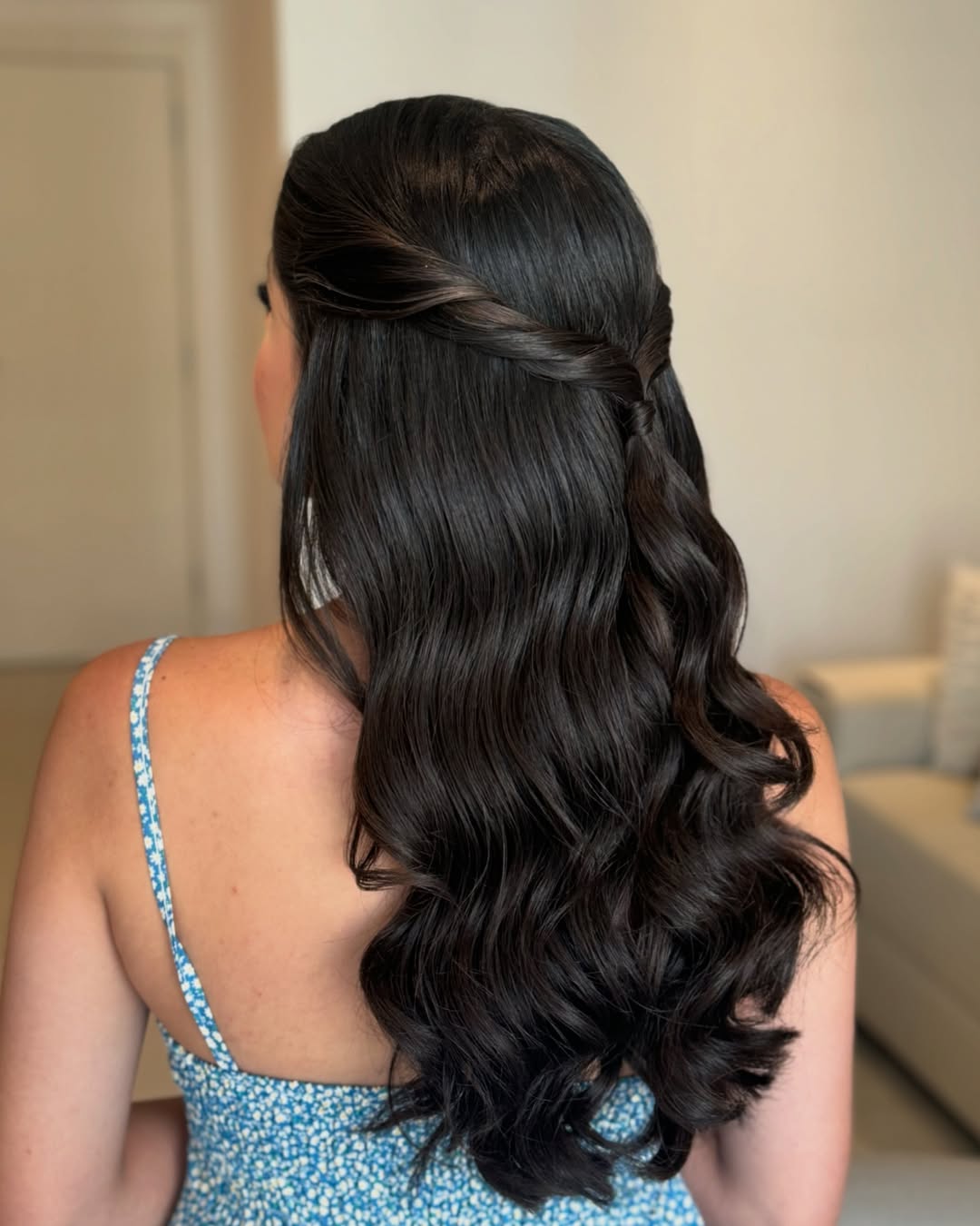 Guia Completo de Penteados Semi-Presos para o Dia a Dia; Coques e Rabos de Cavalo Rápidos: Soluções para Cabelos em 'Bad Hair Day'; Tranças Simplificadas: Aprenda a Fazer Penteados Lindos em Minutos; Transforme seu Look: Dicas de Acessórios e Divisão do Cabelo; Penteados Versáteis: Opções para Cabelos Lisos