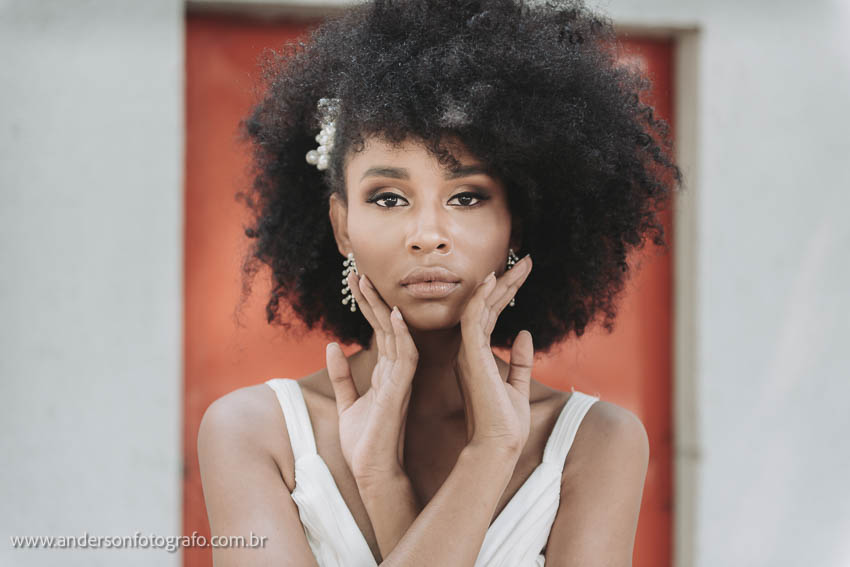 A Arte de Posar em Pé: Dicas para Valorizar seu Look Completo