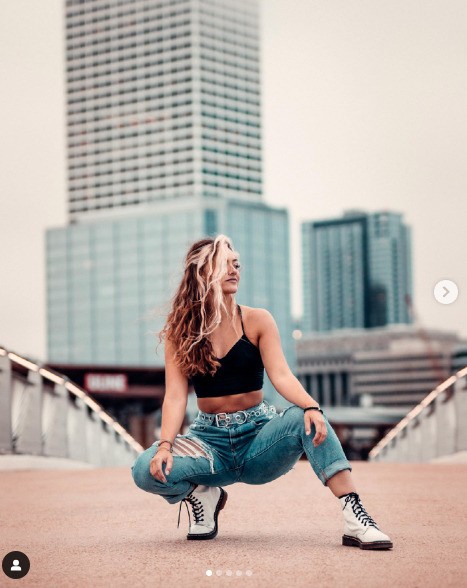 Como Fazer Poses Sentadas e Relaxadas para Fotos Naturais