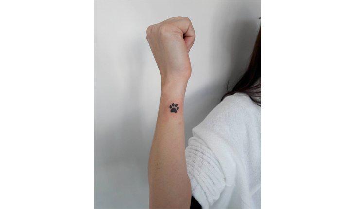 ideias de tatuagem feminina delicada para pulso