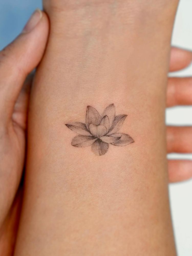 ideias de tatuagem feminina delicada para pulso