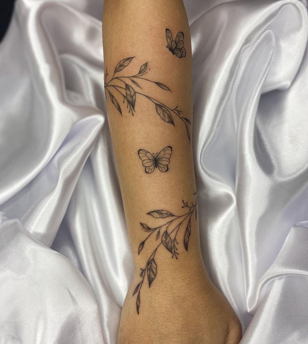 Tatuagens Femininas Delicadas no Braço: Inspirações e Significados