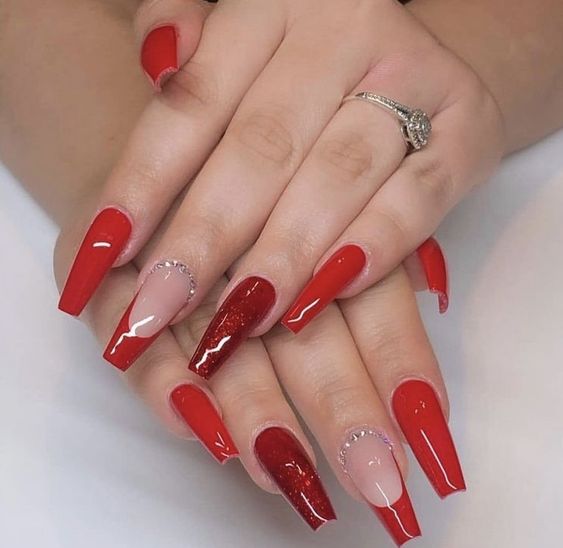 unha em gel com glitter vermelha
