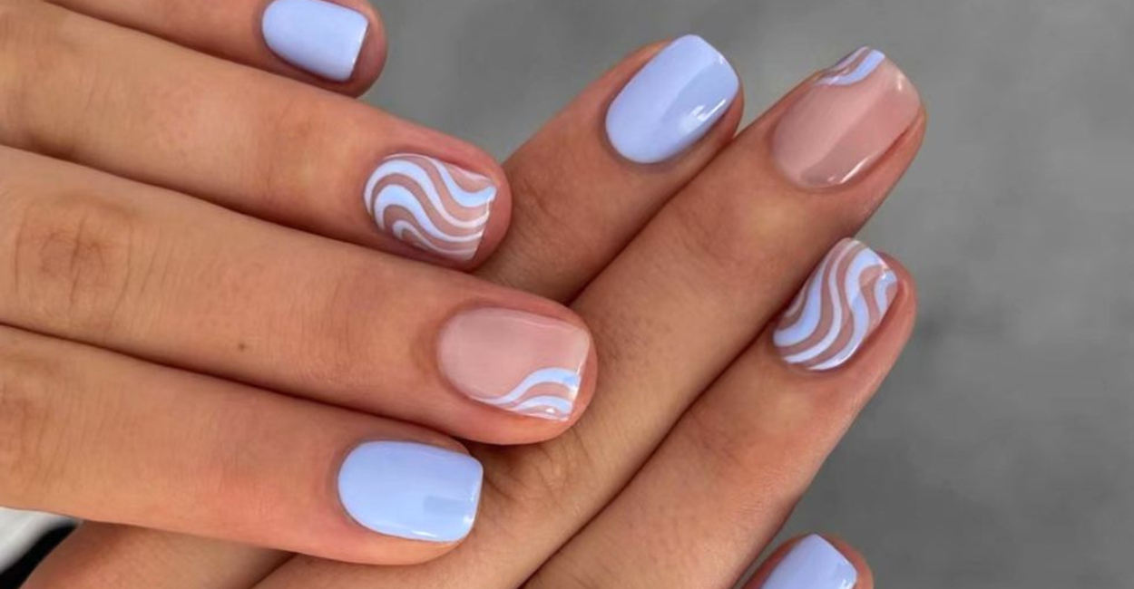unhas curtas com glitter