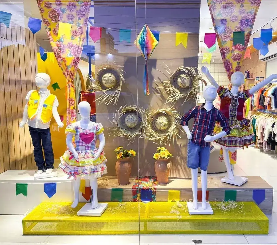 vitrine junina loja de roupas
