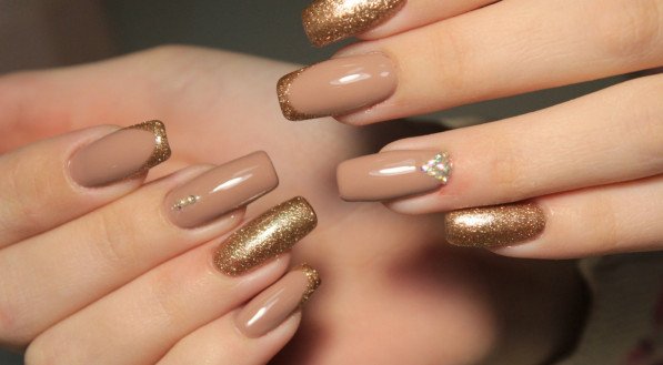 nail art minimalista gel