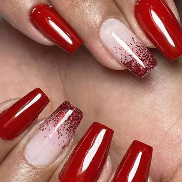 unhas vermelhas minimalistas