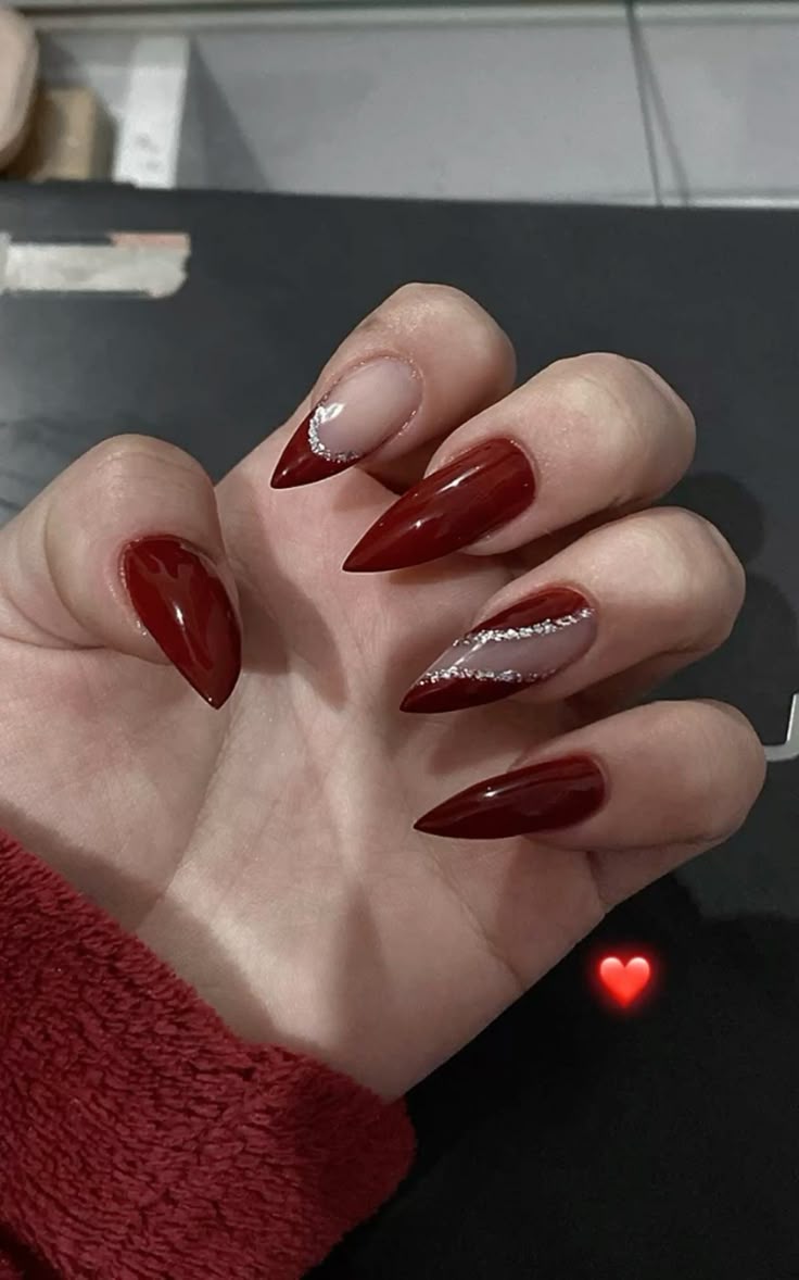 unhas vermelhas francesinha