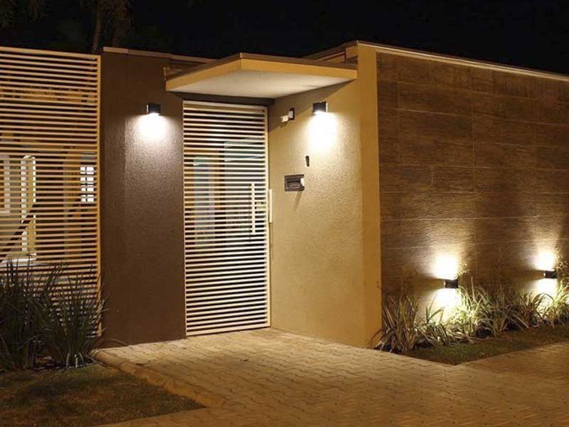 Iluminação de entrada de casa