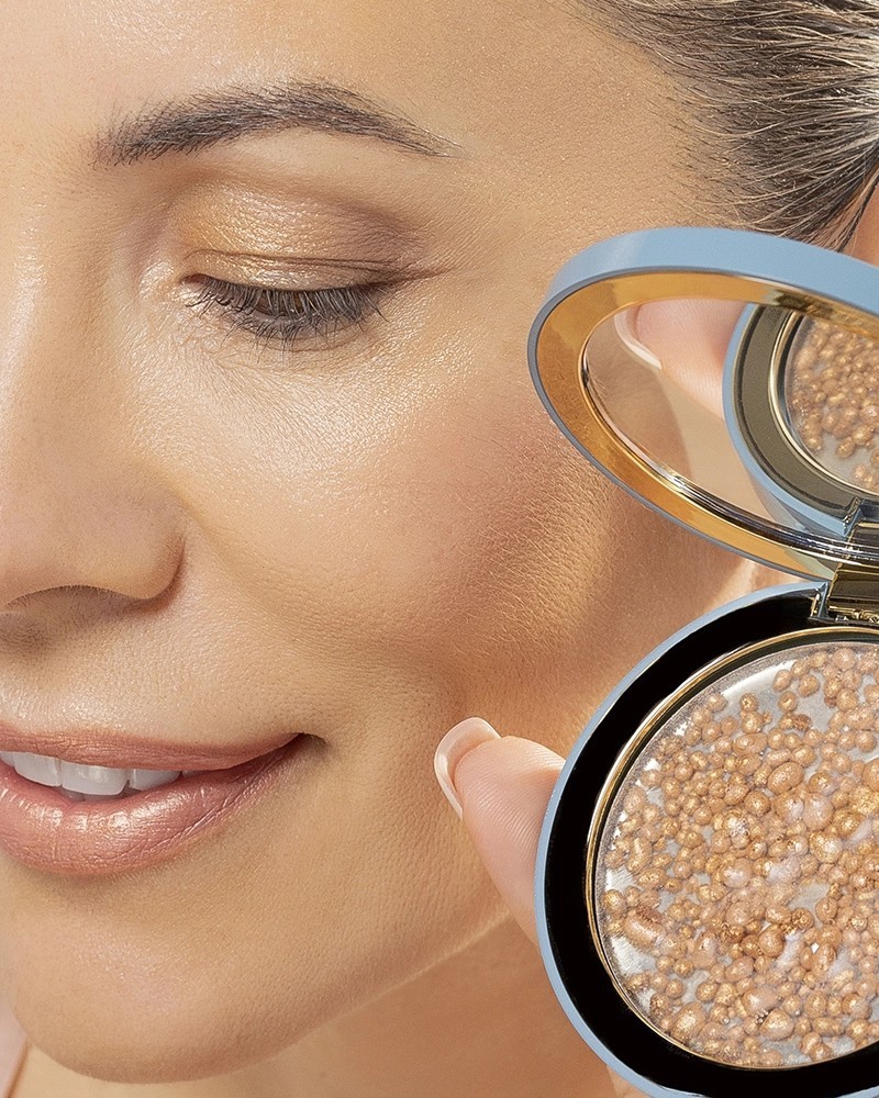 Como Aplicar Iluminador: Técnicas para Realçar os Pontos Altos do Rosto