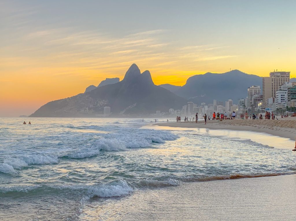 Descobrindo o Charme do Posto 9: Um Guia Fotográfico de Ipanema