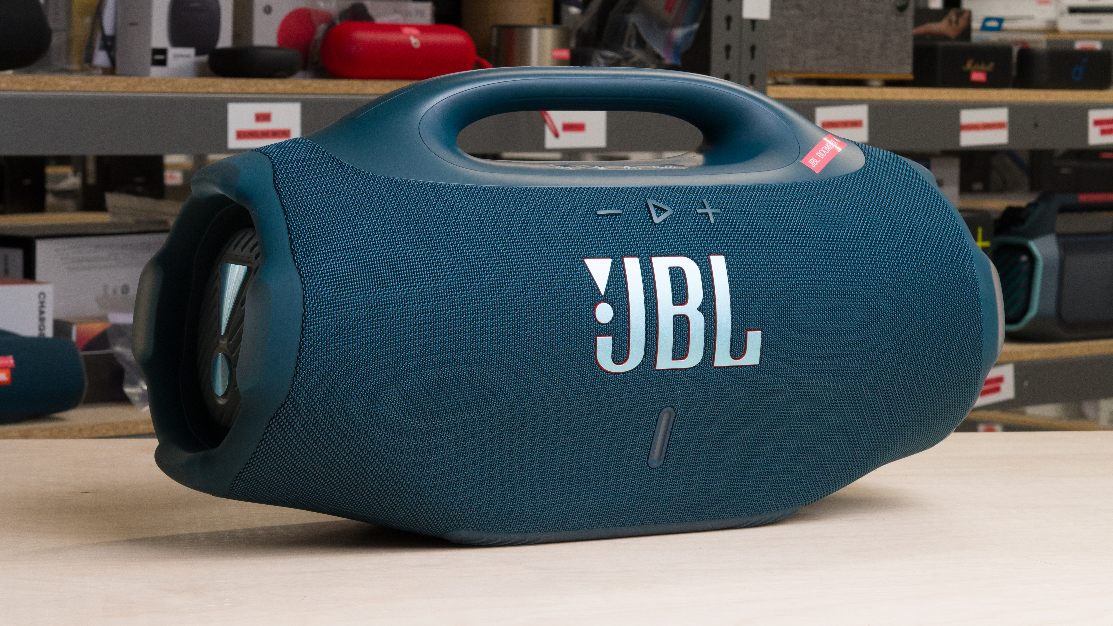 jbl partybox 4 vs boombox 4