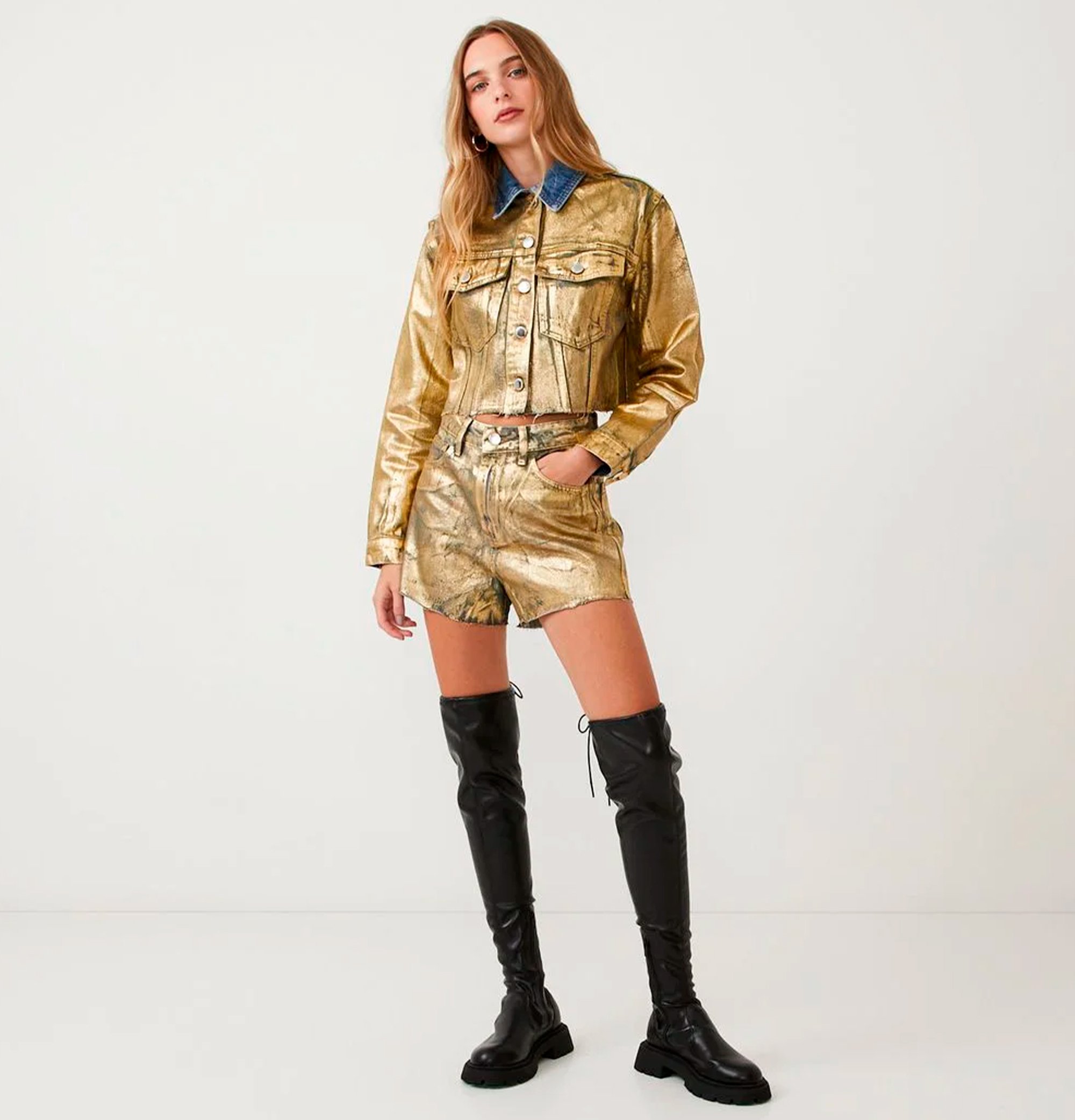 Looks com Jeans Metalizado: 10 Inspirações para Arrasar