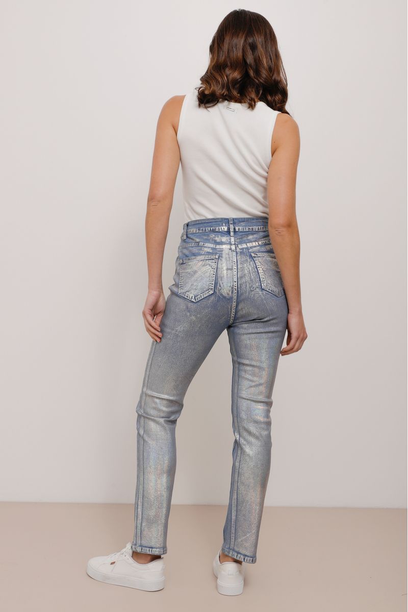 Cuidados Essenciais para Manter o Brilho do Seu Jeans Metalizado