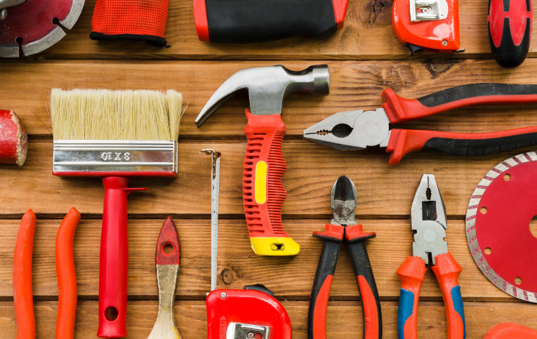 Parafusadeira ou Furadeira: Qual Escolher para Seu Kit Doméstico?