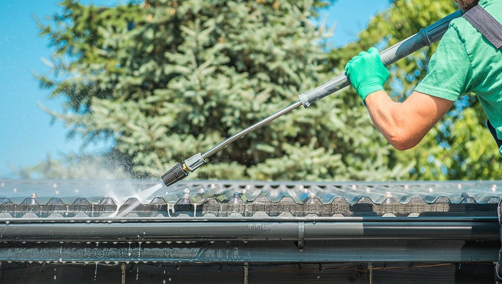 5 Ferramentas Essenciais para Limpeza de Calhas