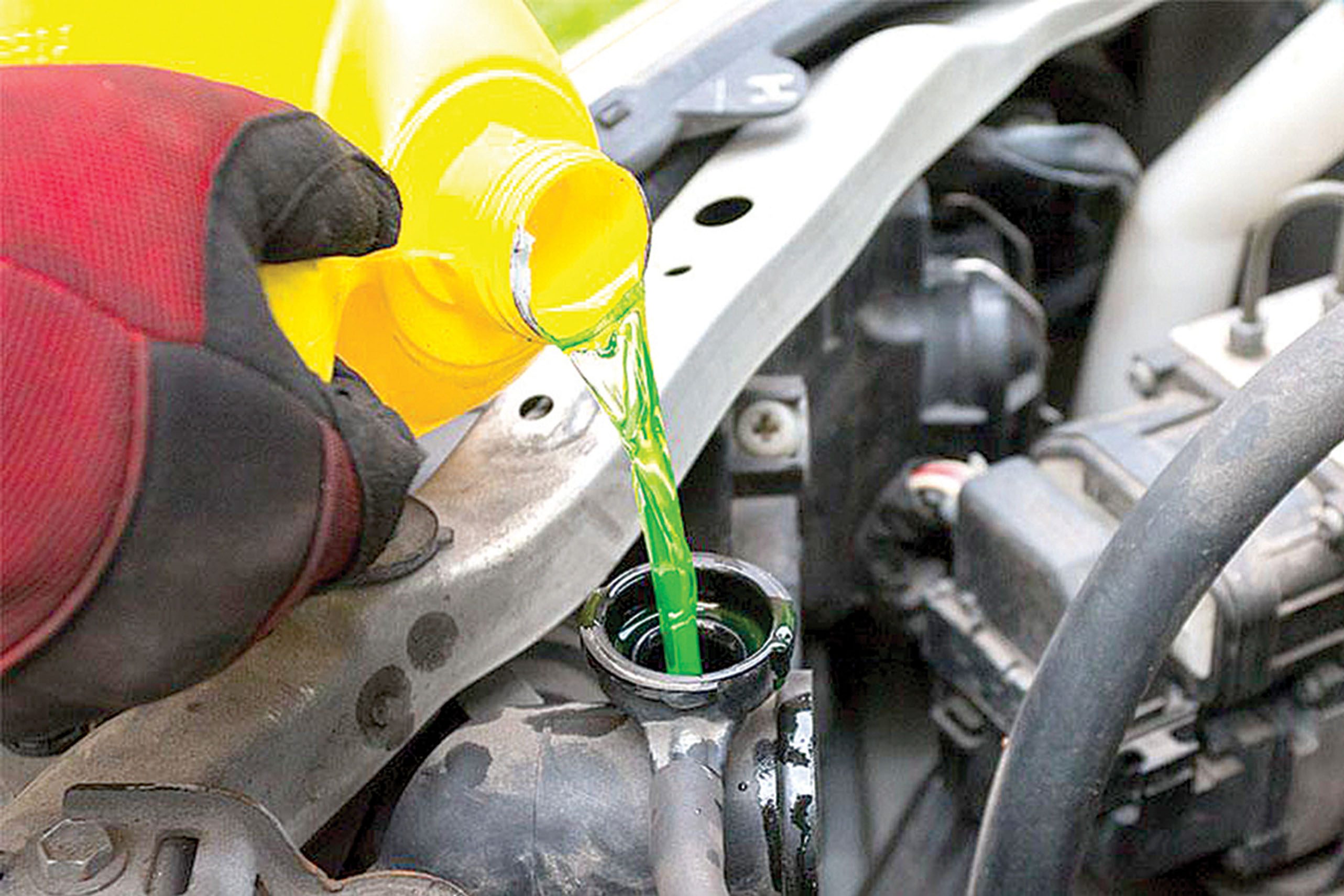 Os perigos de usar água comum no radiador