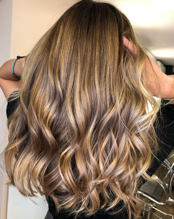 5 ideias de títulos:
1. Loiro Nude: O Guia Completo para a Tendência Natural e Sofisticada
2. Descubra o Segredo do Loiro Nude Perfeito para o Seu Tom de Pele
3. Como Alcançar o Loiro Nude em Casa: Dicas e Produtos Essenciais
4. Loiro Nude vs. Loiro Bege: Qual a Diferença e Qual Escolher?
5. Inspirações de Cortes e Penteados para Realçar o Loiro Nude