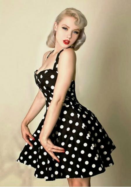 Vestido rodado com poá (estampa de bolinhas)