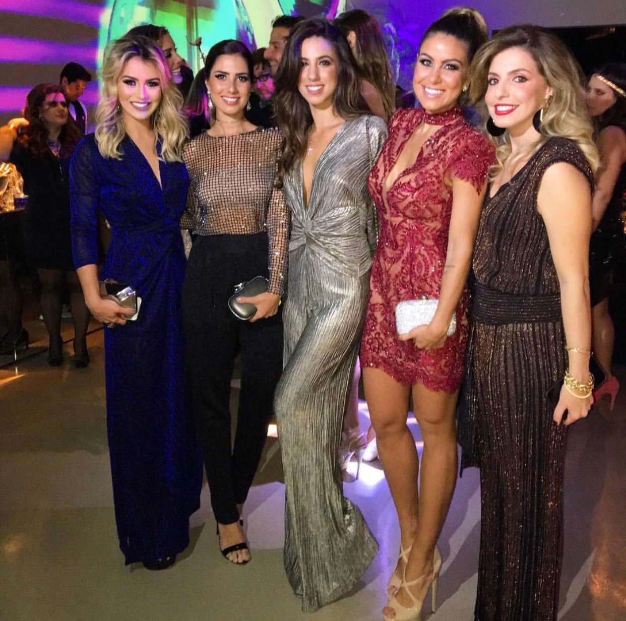 quanto custa um look anos 80 para festa