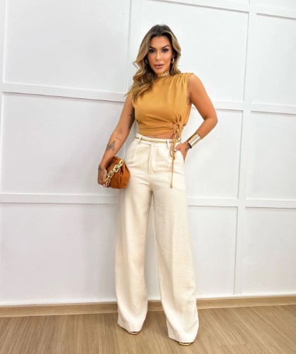 calça de alfaiataria bege plus size